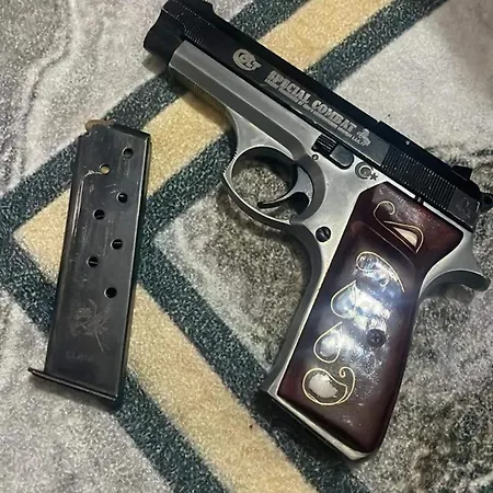 1643